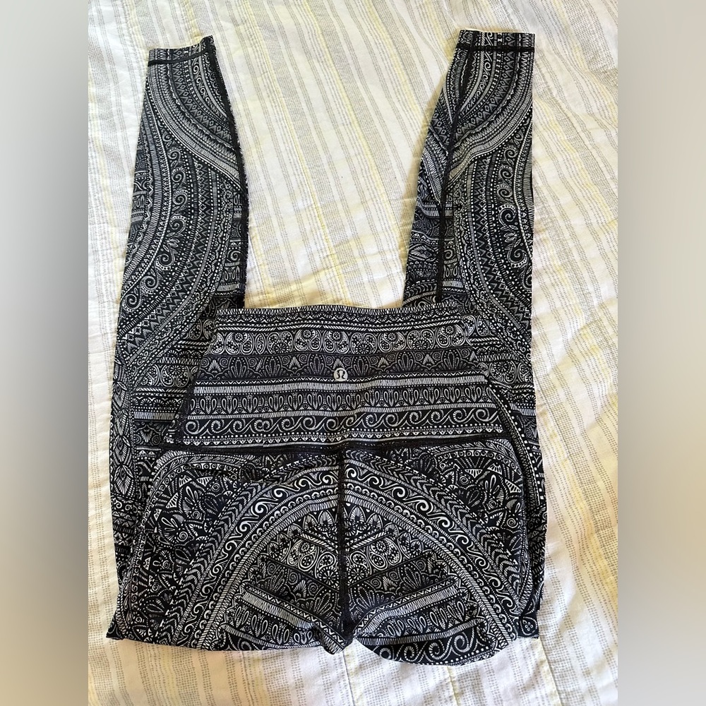 Lululemon Entwined Wunder Unders size 4